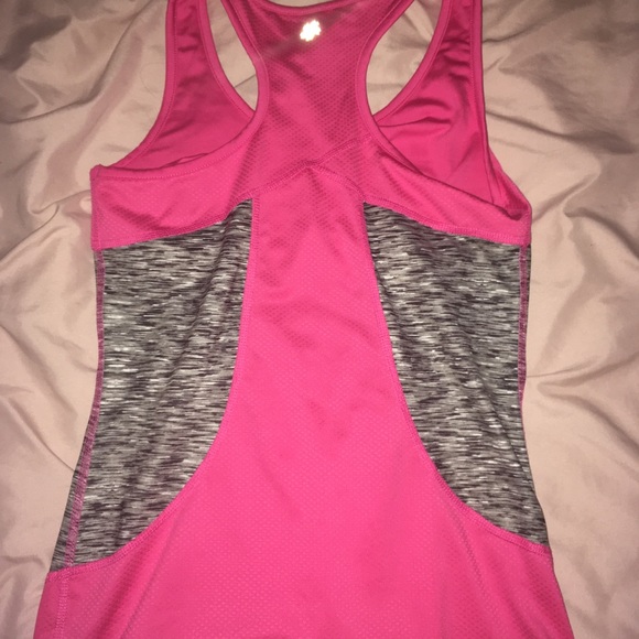 Workout top - Picture 2 of 4